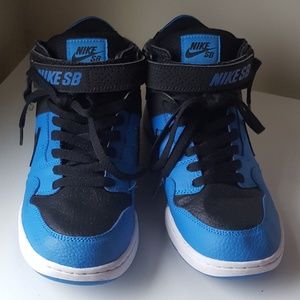 Blue and Black Nike SB size 7